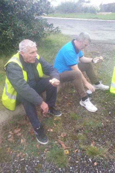 Mike and Dave stop for lunch at 15 miles